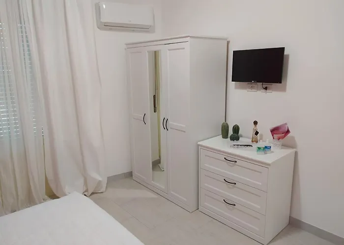 Maison Floria Locazione Turistica Affittacamere 3*