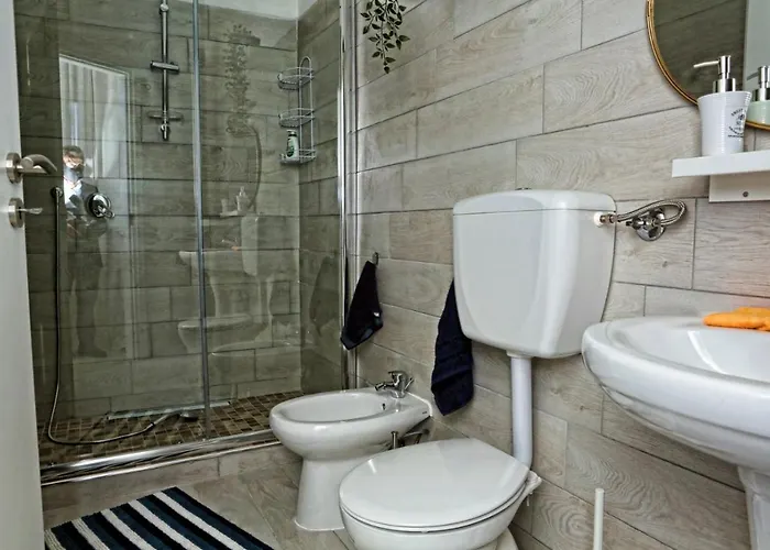 Maison Floria Locazione Turistica Affittacamere 3*